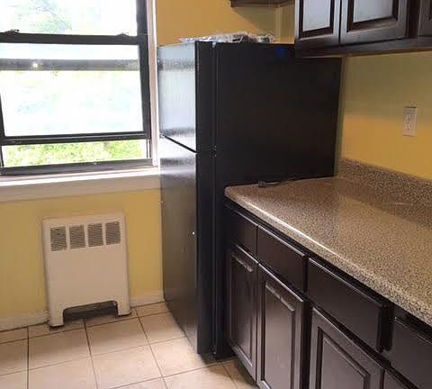 2nd image of 469 Lincoln Ln #B302