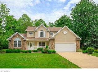 2135 Chimney Ridge Dr, Madison, OH 44057