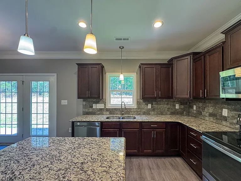 7550 Hillside Ave — Photo 8