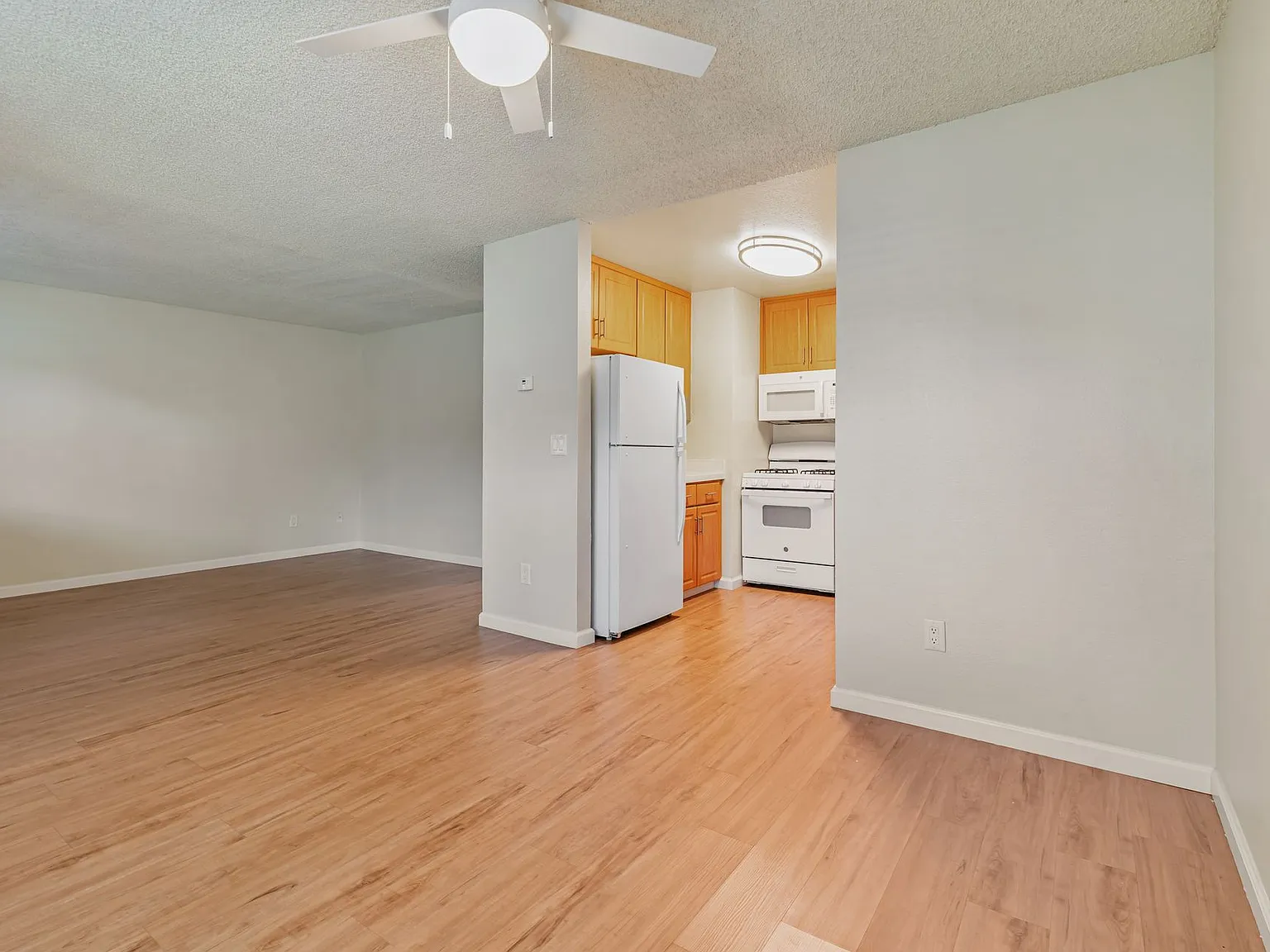 Sea Breeze Apartments for rent in Marina, CA — Photo 3