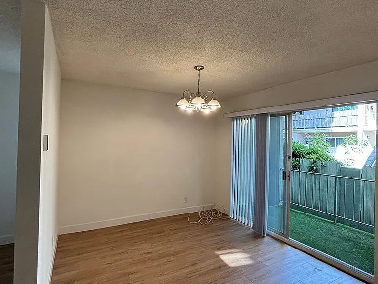 2439 Chelsea Pl — Photo 9