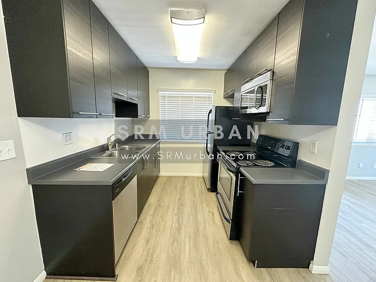 2425 Polk Ave #D — Photo 8