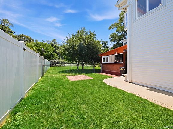 4th image of 58 Oakridge Drive
