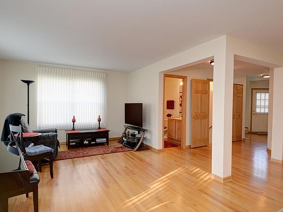 2nd image of 3367 Renard Ln