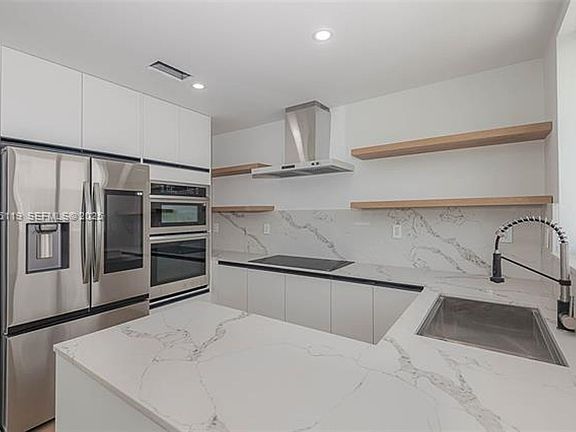 4th image of 1975 Calais Dr #Townhouse 5