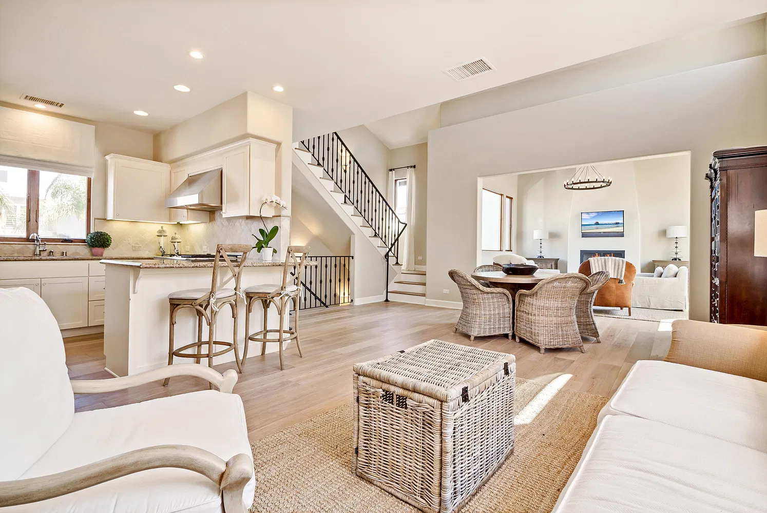 Exceptionally Rare and Luxurious Residence in Corona Del Mar — Photo 1