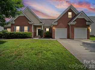 10111 Trailmoor Rd, Charlotte, NC 28278