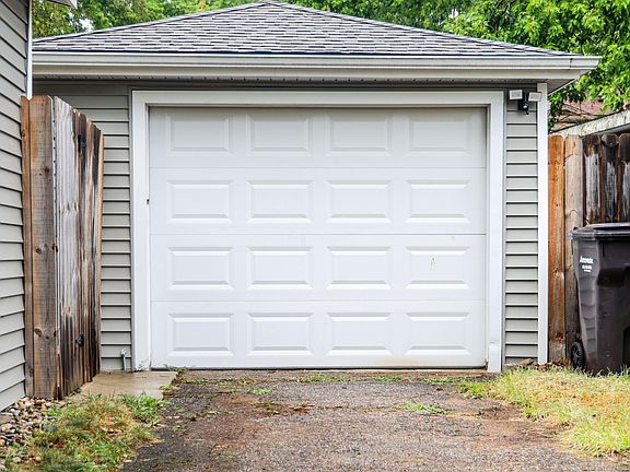 5th image of 3187 Stratford Dr SW
