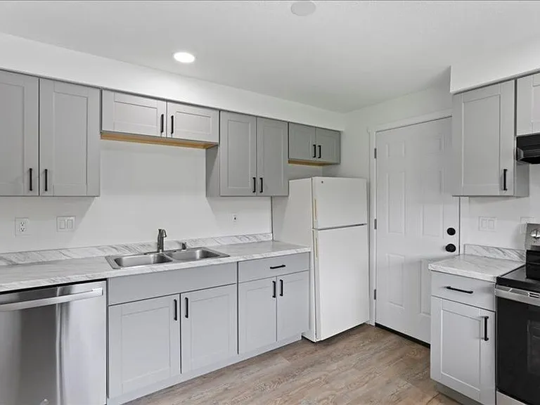 724 S Morain St #B — Photo 6