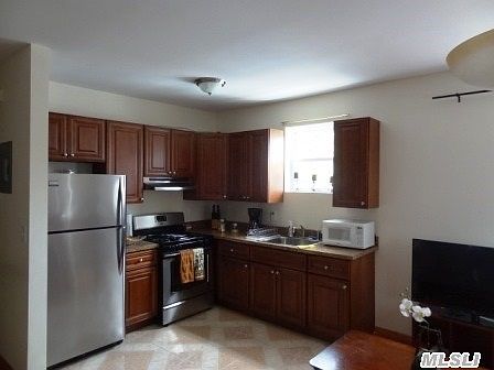 2nd image of 6419 Woodside Ave #1