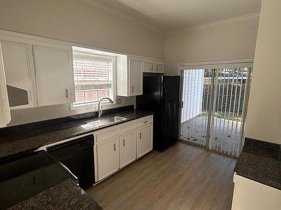 3rd image of 205 Castle Row APT A
