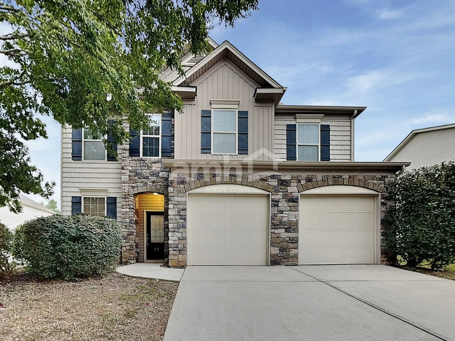 4 bed, 2.0 bath, 2500 sqft, $2,525 — Photo 1