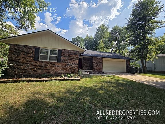 3rd image of 3203 E Cherokee Dr