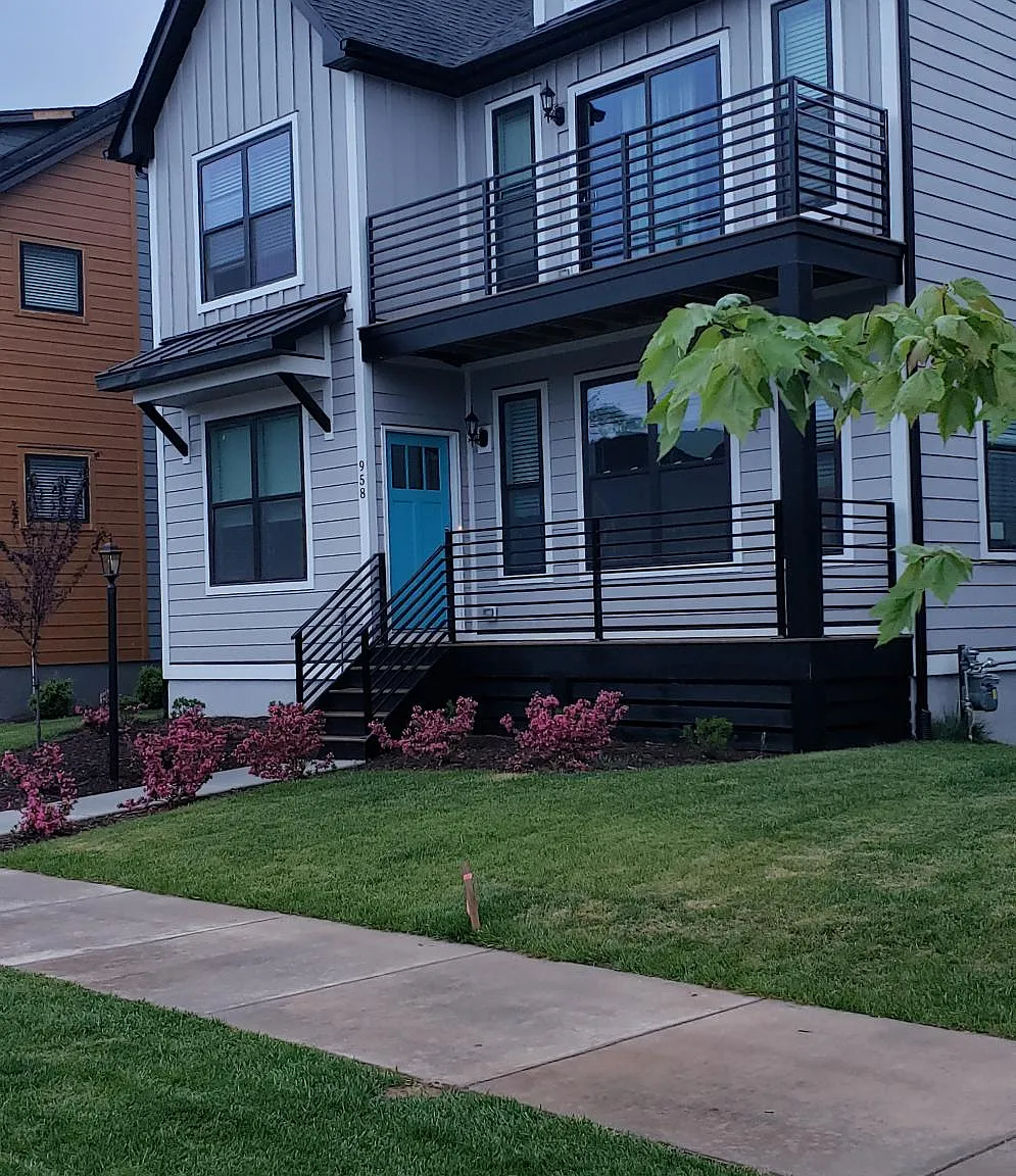 3 bed, 2.5 bath, 2350 sqft, $3,600 — Photo 1