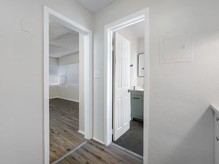 Satoshi Hideout — Photo 27