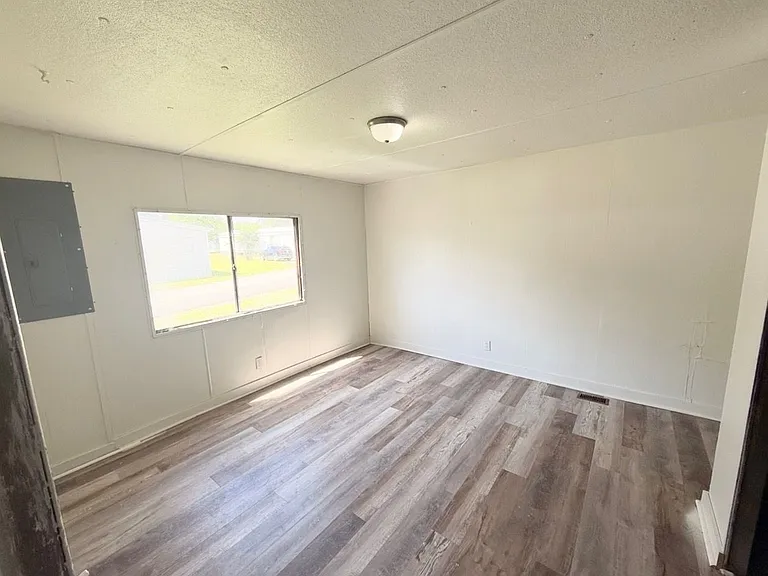 2081 Oakshire Rd #5 — Photo 2