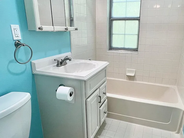 1748 N Rhodes St #6-321 — Photo 23