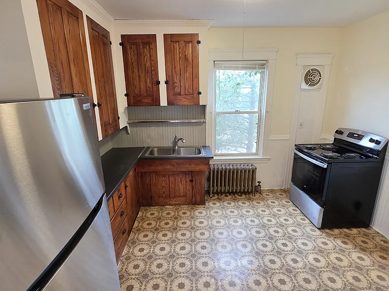  82 Littlefield St 1stFlr 3B/1B FreshPaint Hardwoods! NOPets Prkg — Photo 7