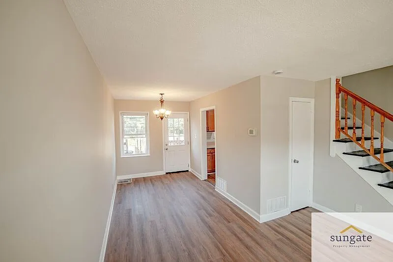3 bed, 1.0 bath, 736 sqft, $1,475 — Photo 4