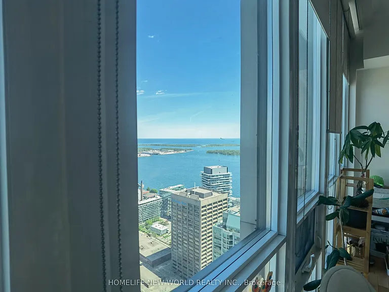16 Harbour St #5303 — Photo 6
