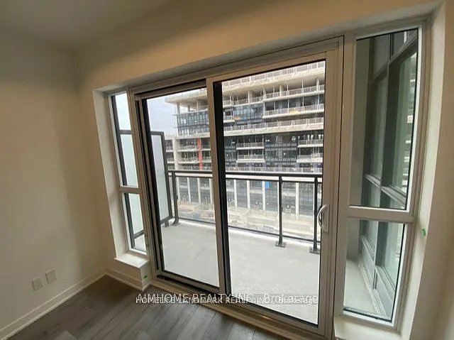 405 Dundas St W #520 — Photo 5
