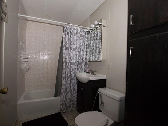 3rd image of 330 Medford St Floor 1