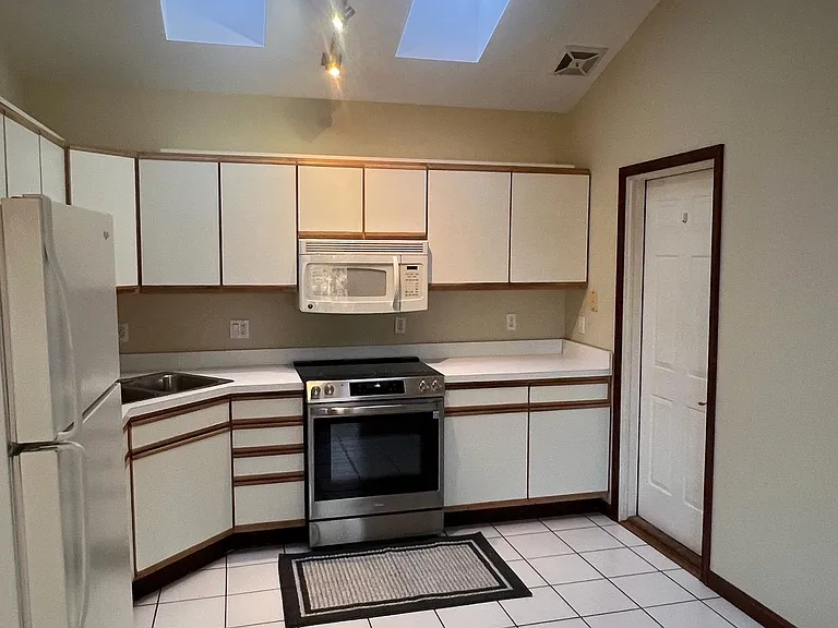 5475 Jamestown Ct — Photo 5