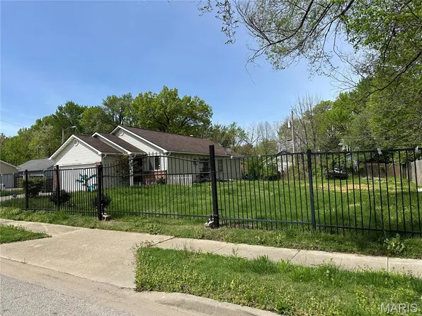 1103 N 44th St, East Saint Louis, IL 62204