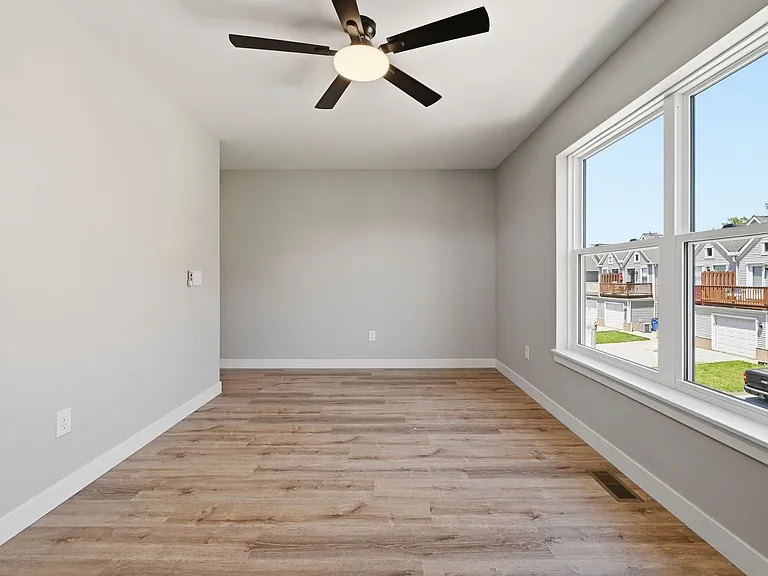 4728 Walworth Ave — Photo 14