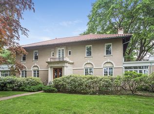 302 Ocean Dr W, Stamford, CT 06902