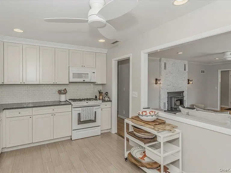 15 Gardners Ln — Photo 8