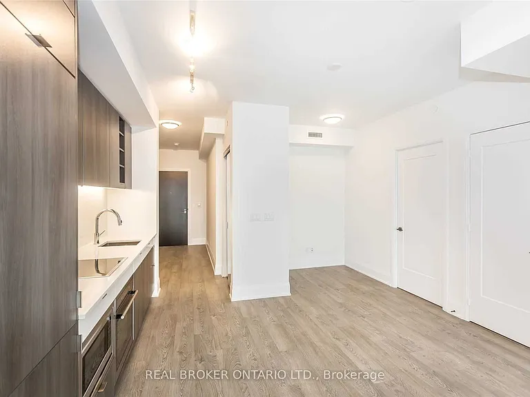 101 Erskine Ave #813 — Photo 7