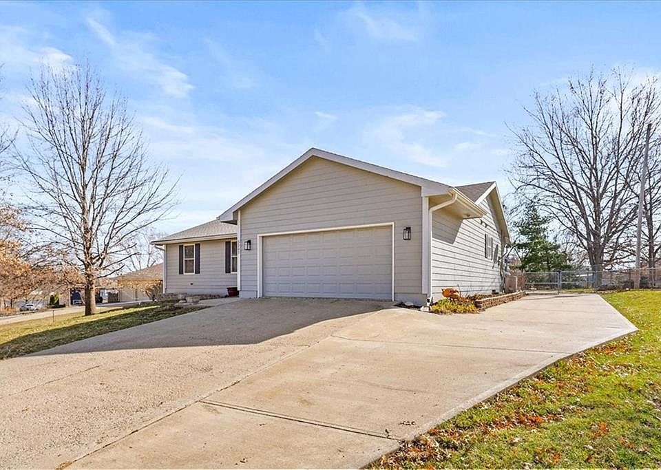 5207 Longview Rd, Shawnee, KS 66218 Zillow