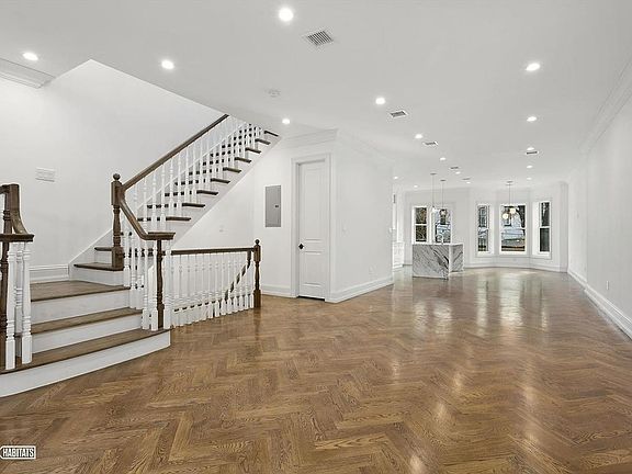 2nd image of 158 Sterling St