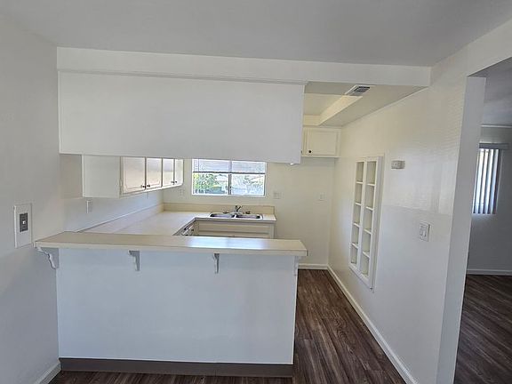 3rd image of 310 N Bayport Cir APT D