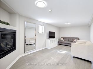 321 Jelley Ave #O, Newmarket, ON L3X 1S5