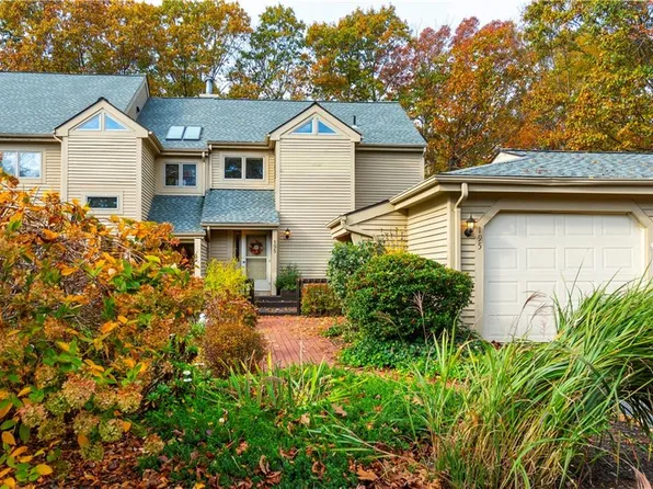 195 Pine Glen Dr, East Greenwich, RI 02818