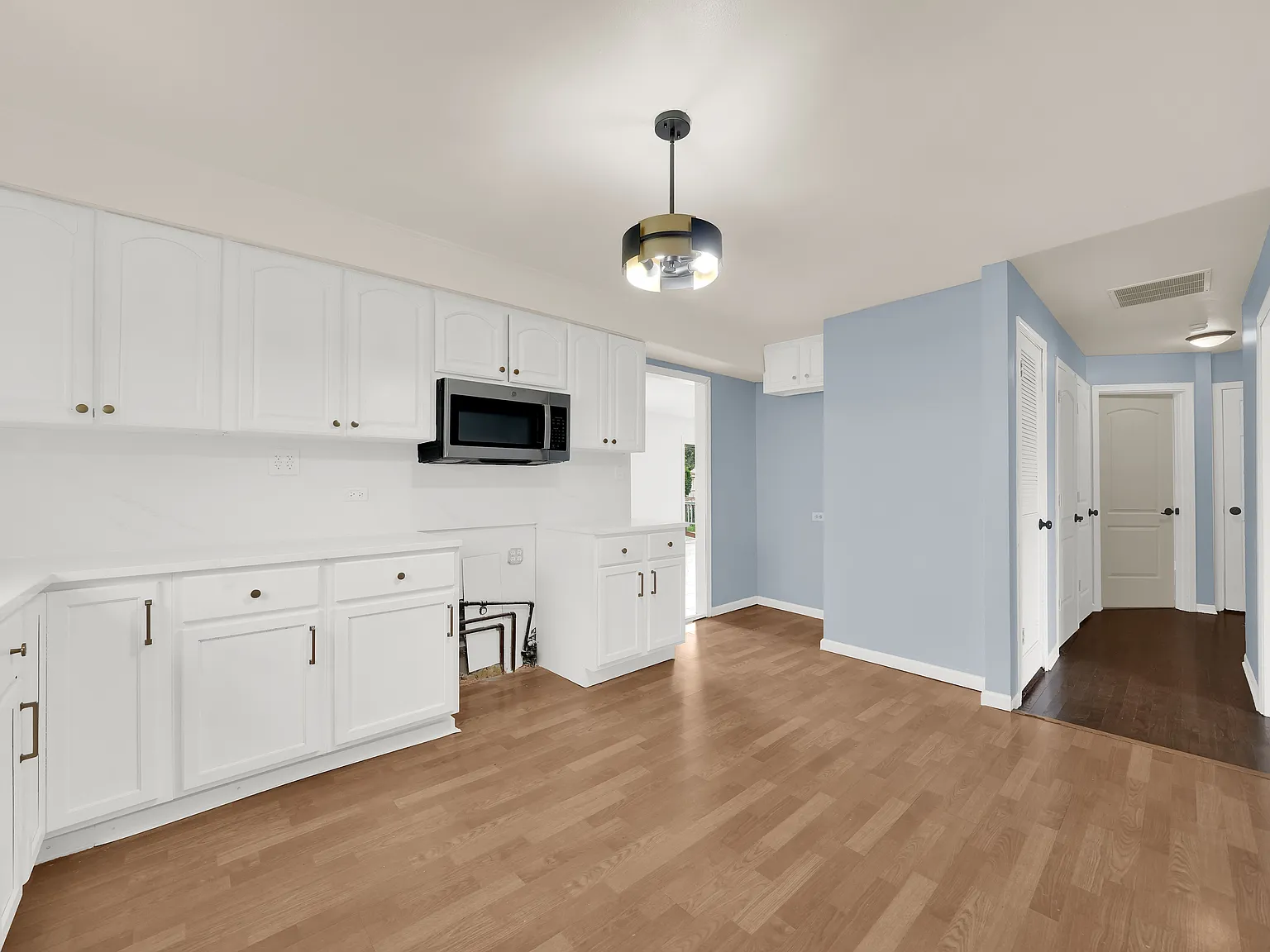 5 bed, 1999 sqft, $3,250 — Photo 4