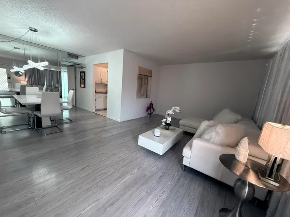 850 SW 133rd Terrace #315b, Pembroke Pines, FL 33027