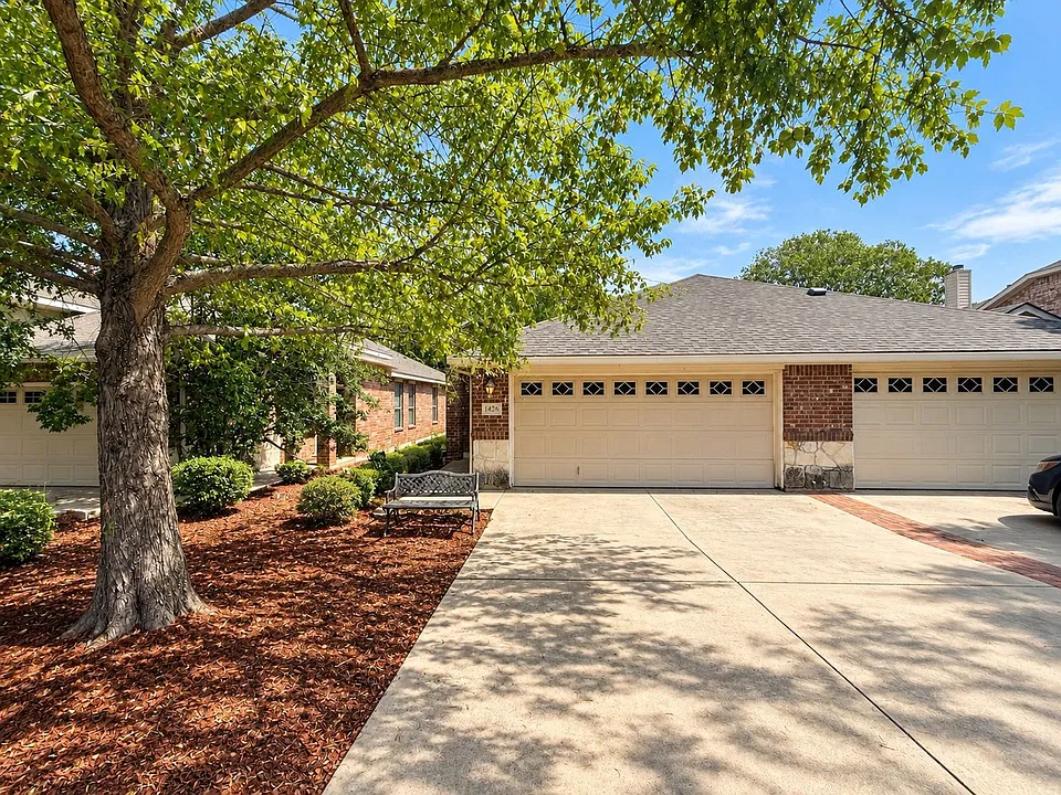 1426 Ravenwood Dr