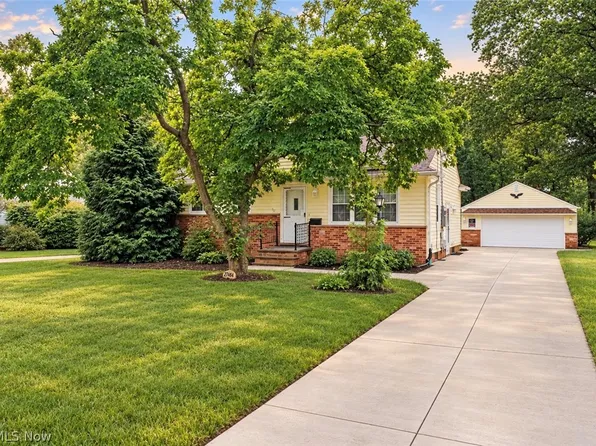 27484 Seneca Dr, Westlake, OH 44145