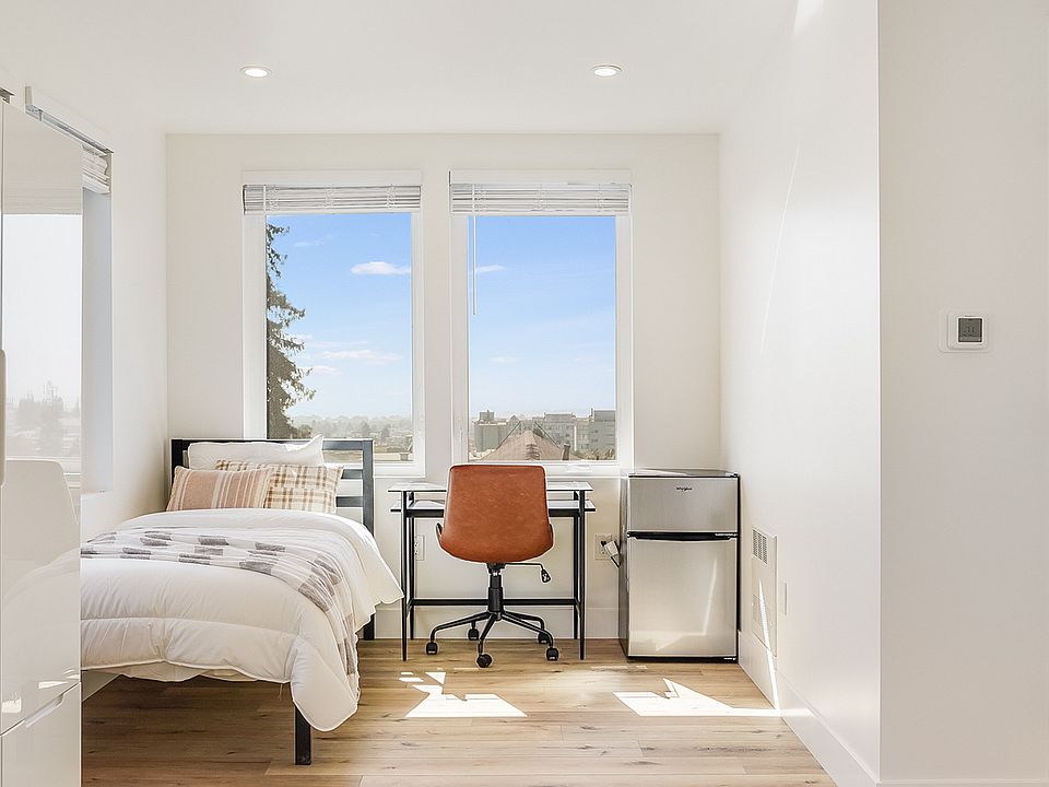 Furnished single room with bay views