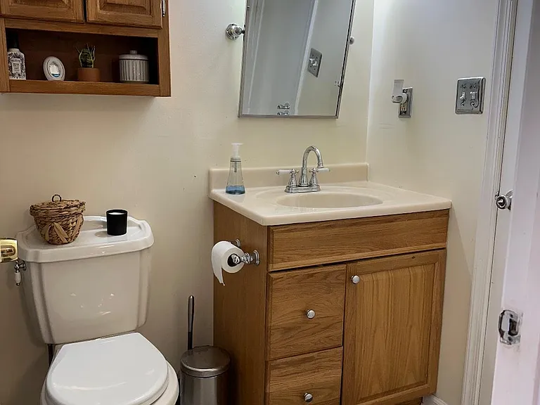181 Wyndham Pl — Photo 10