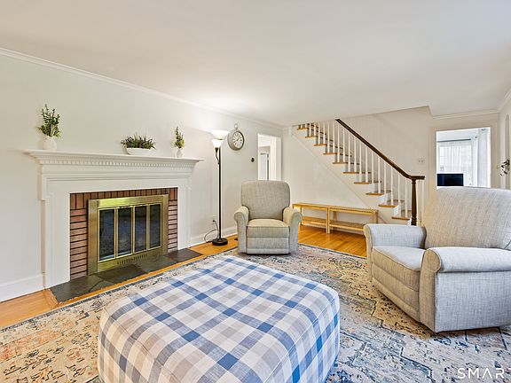 4th image of 179 Bayard Avenue