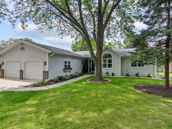 50 Eastbrook Ln, Fond Du Lac, WI 54935