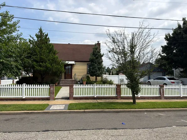 505 Decatur St, Uniondale, NY 11553