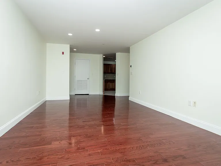 120 Wyllis Ave #319 — Photo 15