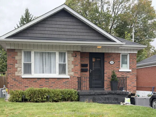 214 Greenwood Ave, Oshawa, ON L1J 1W6