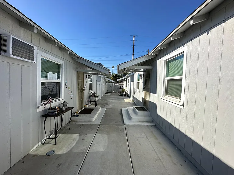 1824 Mentone Blvd #1 — Photo 3