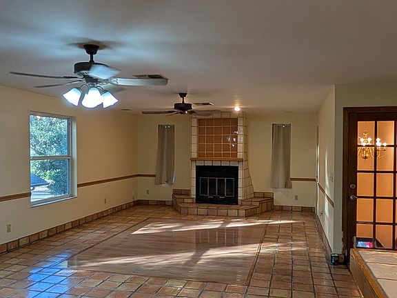 3rd image of 1048 Suwanee St